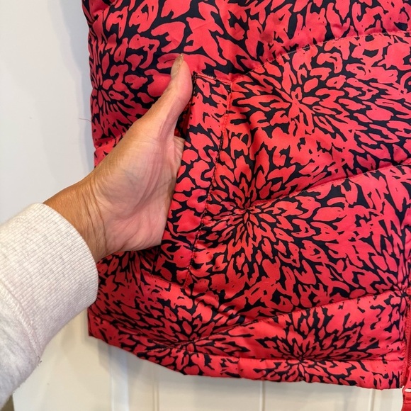 Lands End Down Vest Chrysanthemum Print Quilted Large 14-16 Red Blue Pockets - Picture 3 of 5